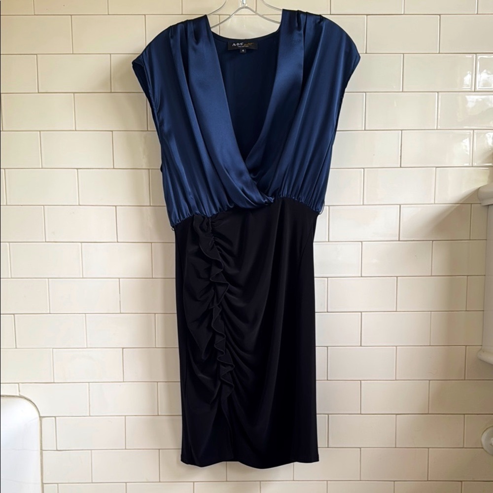 ABS Collection✨Stunning Blue and Black Dress Size 4
